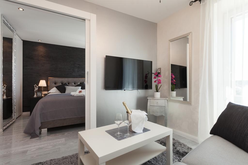 Royal Apartments Ρόβινι Εξωτερικό φωτογραφία