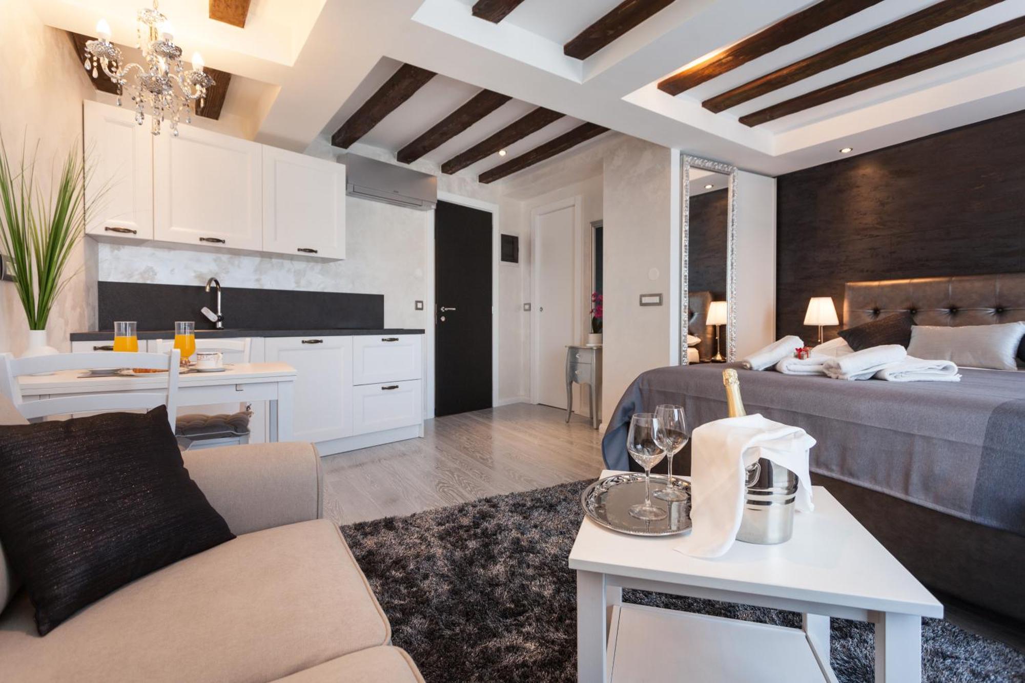 Royal Apartments Ρόβινι Εξωτερικό φωτογραφία
