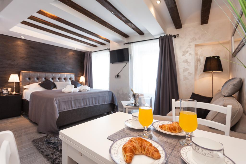 Royal Apartments Ρόβινι Εξωτερικό φωτογραφία