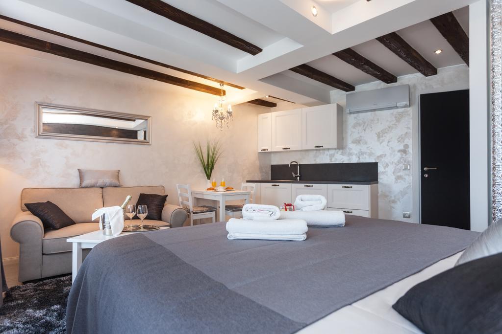 Royal Apartments Ρόβινι Εξωτερικό φωτογραφία